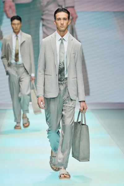Look 25